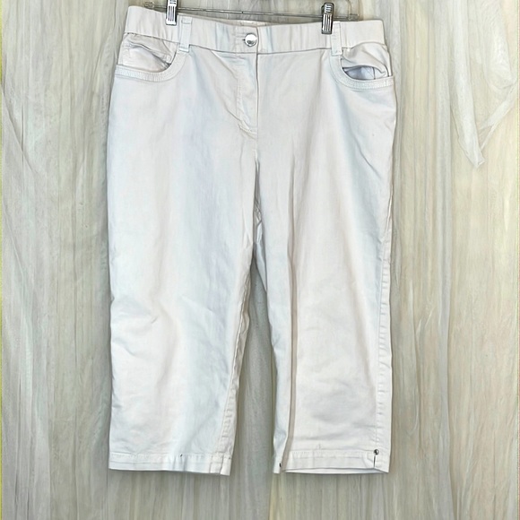 ⭐️ Cato white capris front & rear pockets women size 14 - Picture 1 of 16